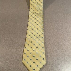 Michael Kors Men’s 100% Silk Tie – Mustard Yellow – Elegant Classic Neckwear